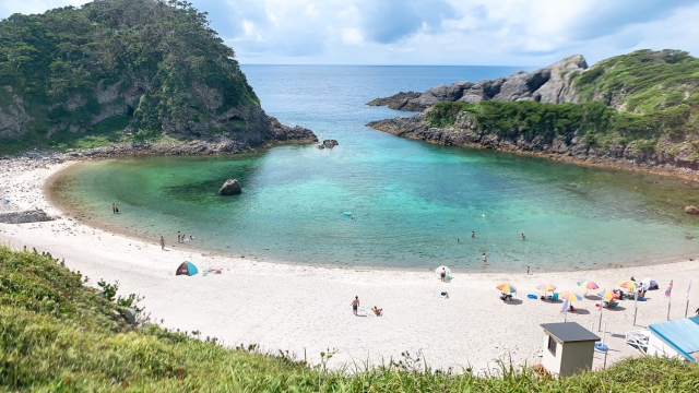 式根島　泊海水浴場