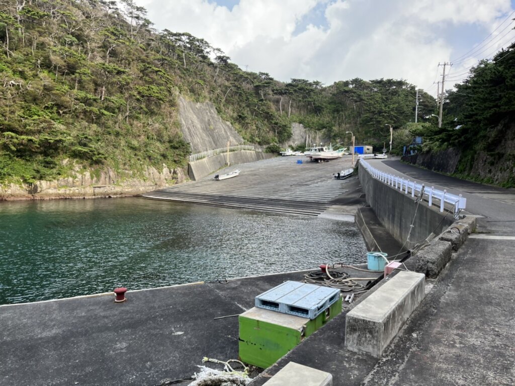 式根島 野伏港